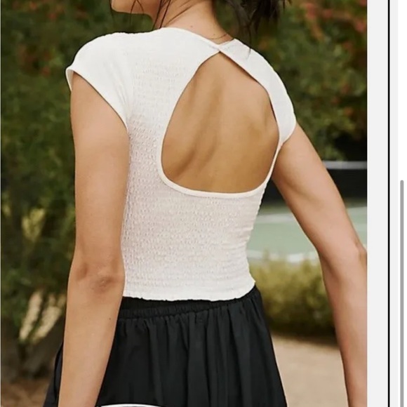 New!! Free People Movement Stroke A Pose smocked top - Picture 2 of 4